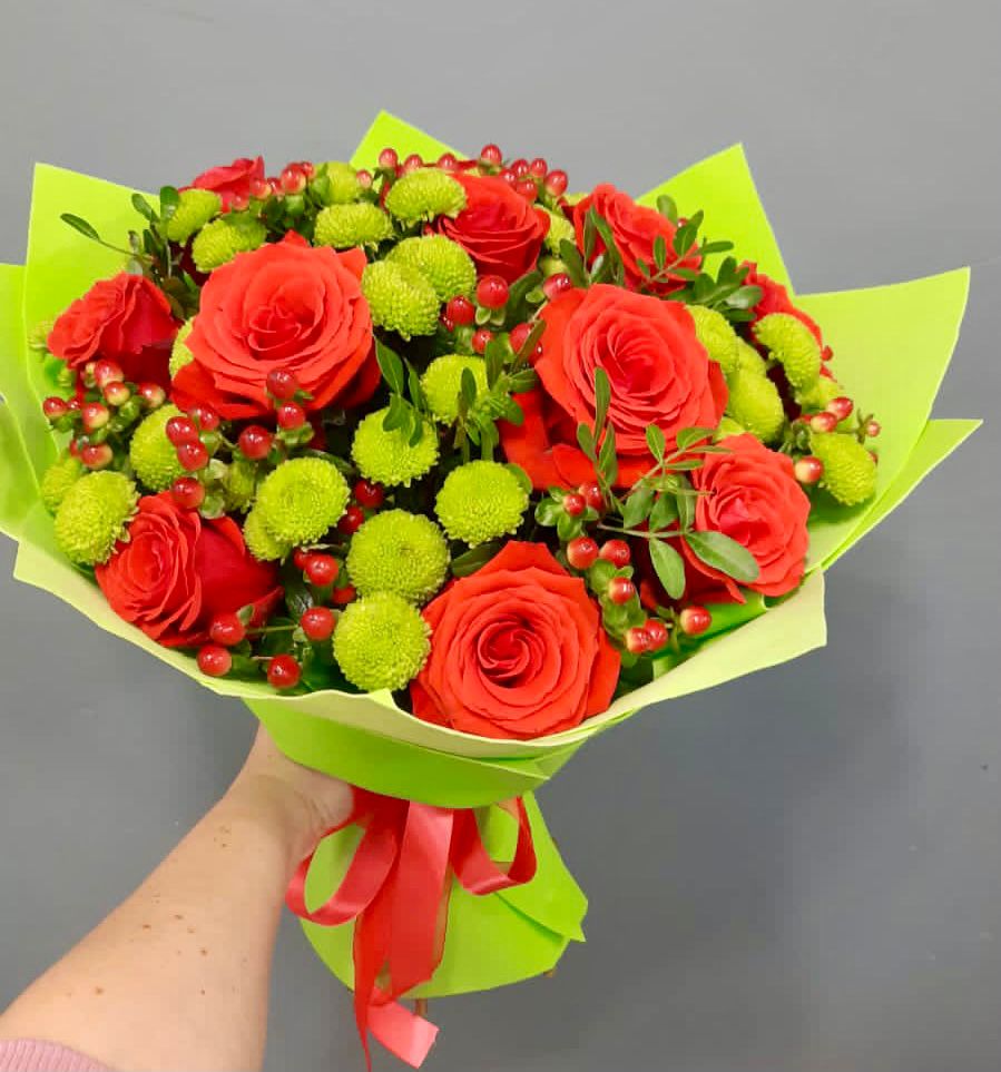 Букет цветов из: Хризантемы и Розы в Камбилеевском