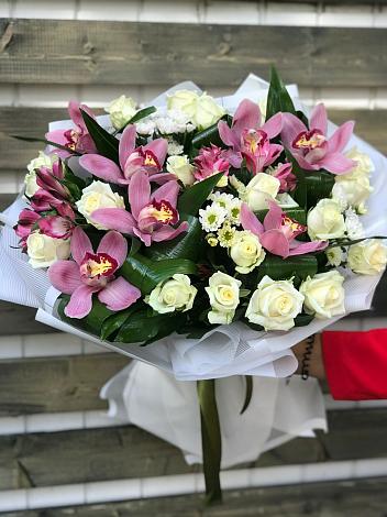 Букет цветов из: Розы и Хризантемы в Камбилеевском