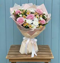 Букет цветов из:  Гвоздики, Орхидеи и Розы #REPLACE_PRED# Камбилеевском