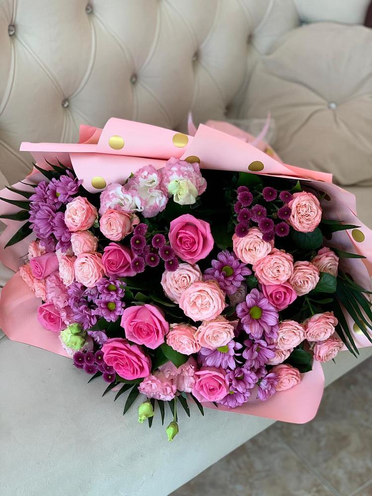 Букет цветов из: Хризантемы, Розы и Лизиантусы в Камбилеевском