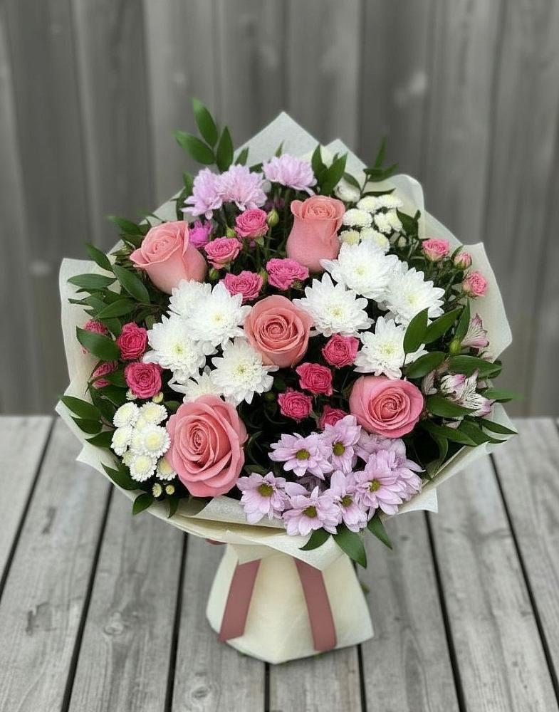 Букет цветов из: Альстромерии, Гвоздики, Розы и Хризантемы в Камбилеевском