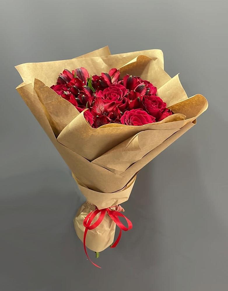 Букет цветов из: Альстромерии и Розы в Камбилеевском