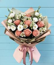 Букет цветов из:  Розы, Альстромерии и Лизиантусы в Камбилеевском