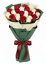 Букет Микс из красных и белых роз в Камбилеевском
