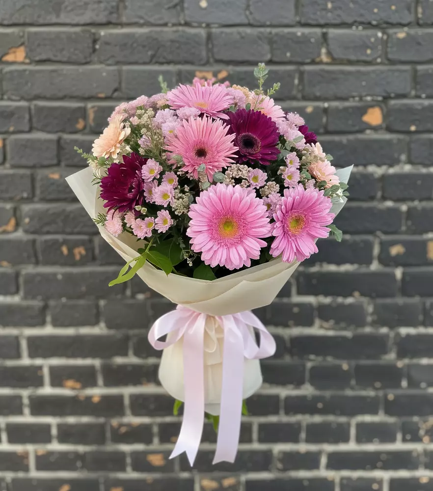 Букет цветов из: Герберы и Хризантемы в Камбилеевском