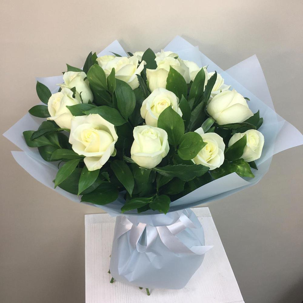 Букет 15 Белых роз Проуд в Камбилеевском