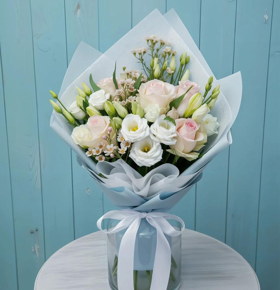 Букет цветов из: Розы и Лизиантусы в Камбилеевском