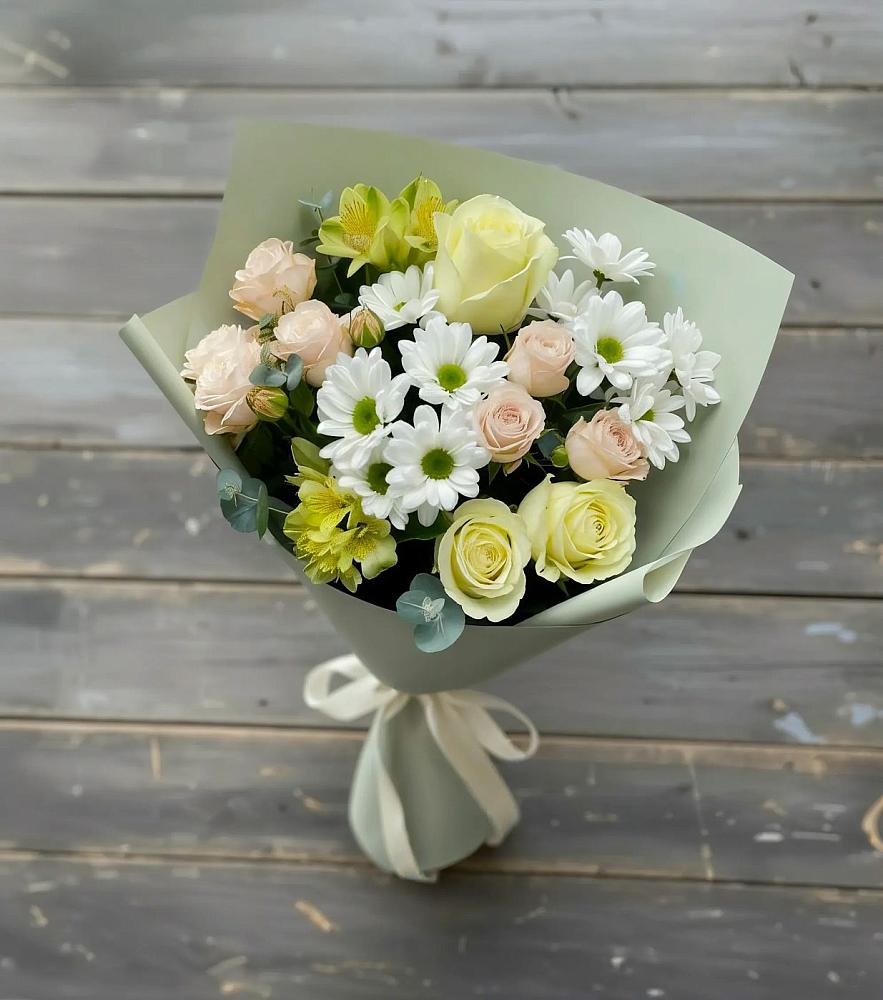Букет цветов из: Альстромерии, Розы и Хризантемы в Камбилеевском