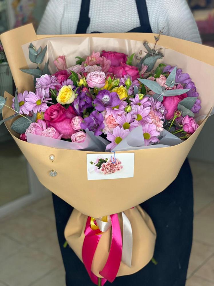 Букет цветов из: Хризантемы, Гвоздики и Альстромерии в Камбилеевском