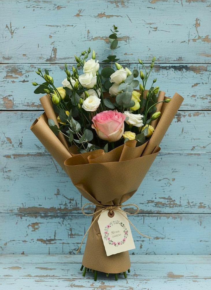 Букет цветов из: Розы и Лизиантусы в Камбилеевском