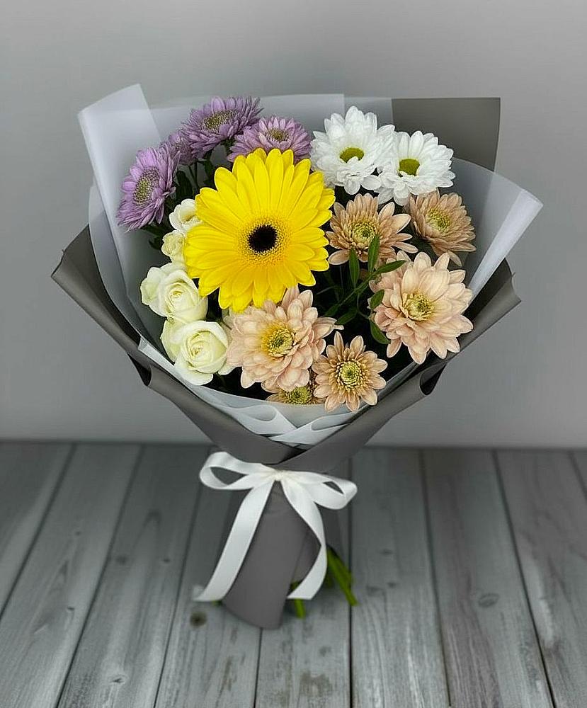 Букет цветов из: Розы, Герберы и Хризантемы в Камбилеевском
