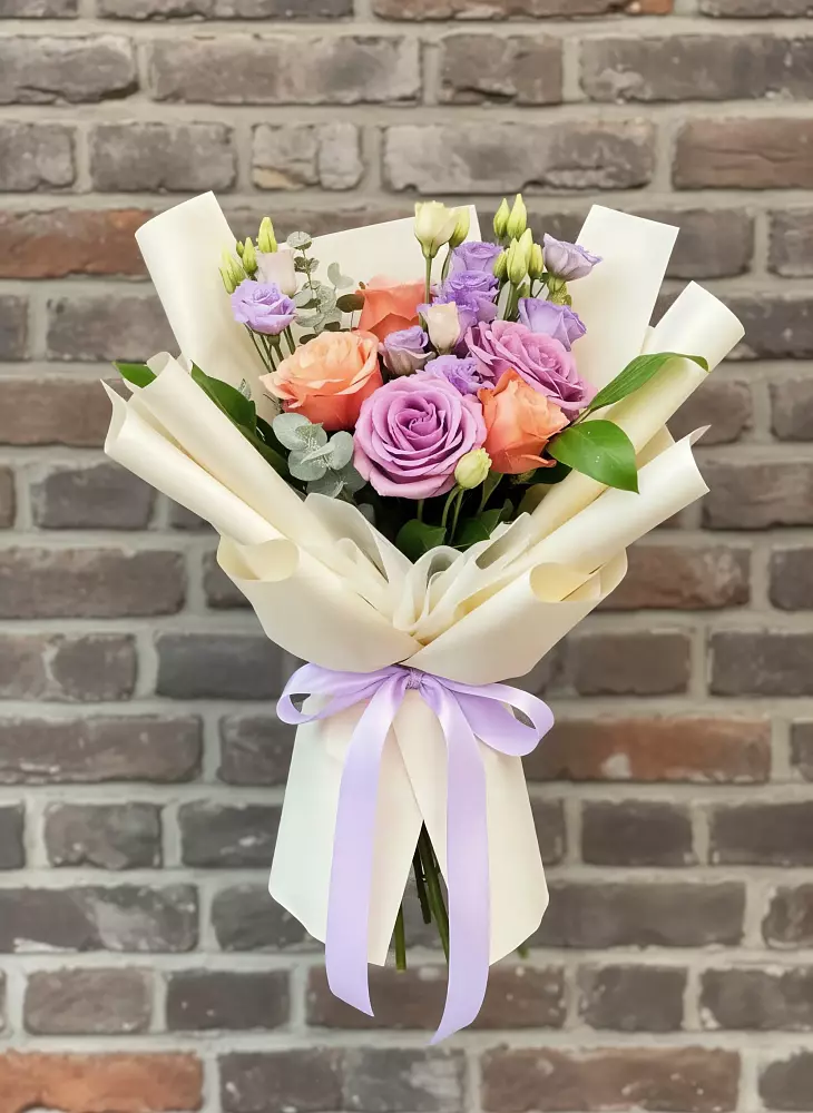 Букет цветов из: Лизиантусы и Розы в Камбилеевском