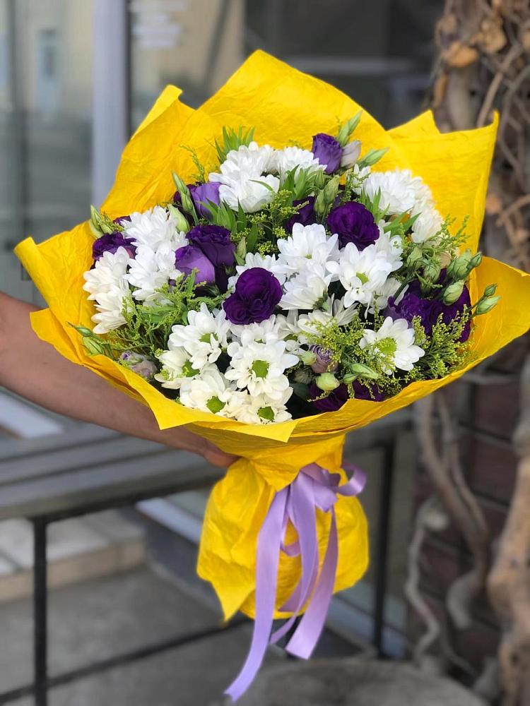 Букет цветов из: Ирисы, Хризантемы и Ромашки в Камбилеевском