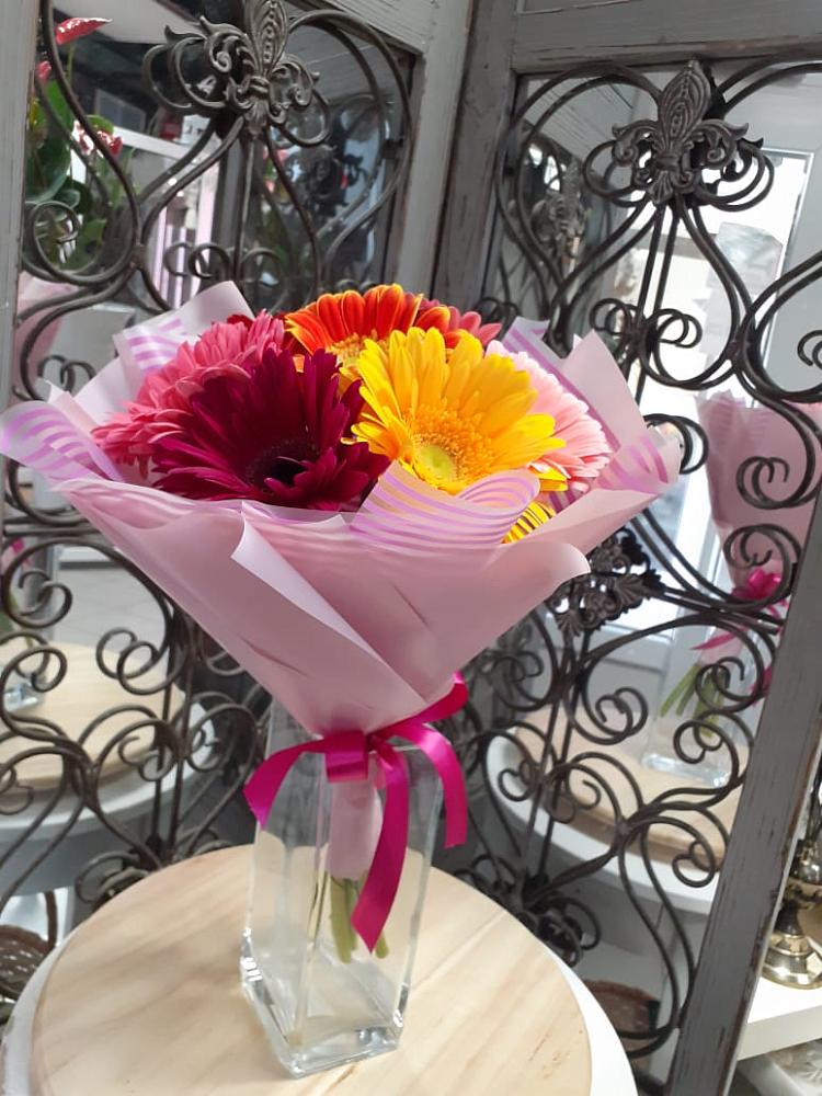 Букет цветов из: Герберы в Камбилеевском