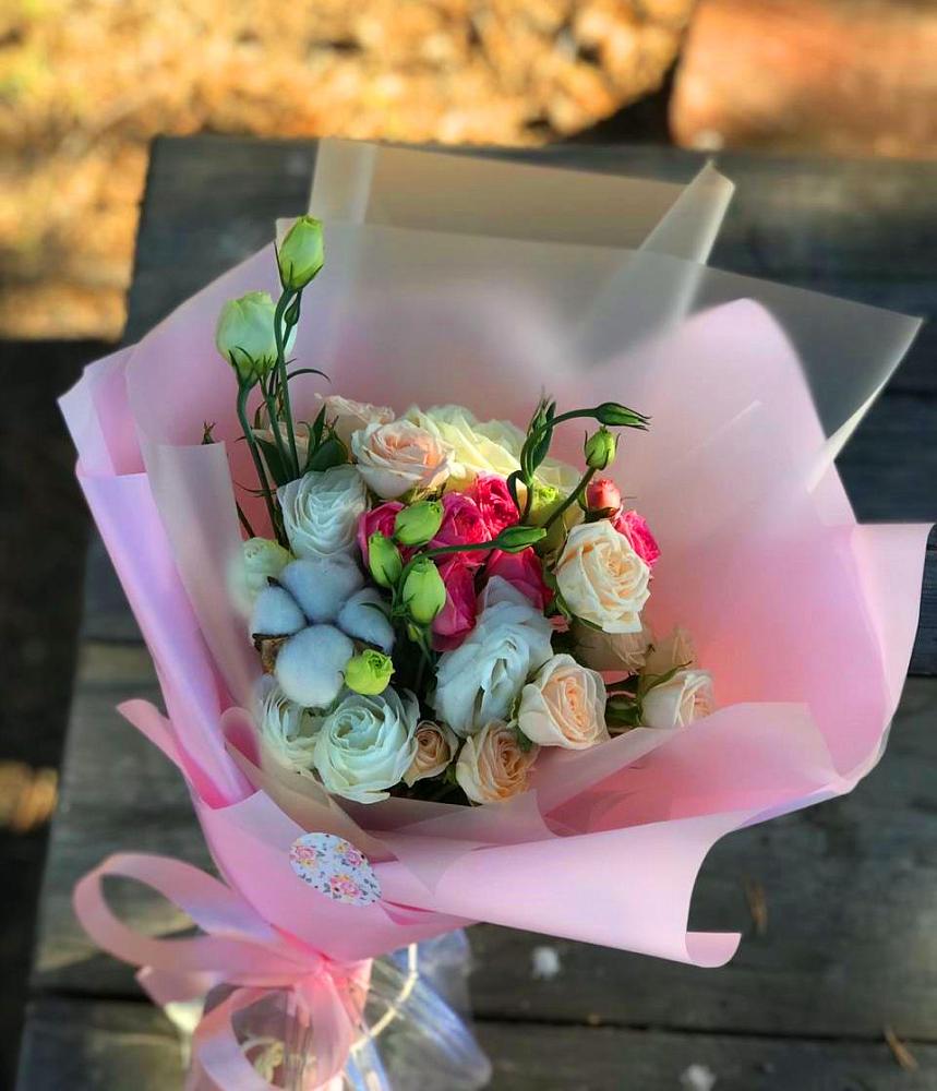 Букет цветов из: Розы и Лизиантусы в Камбилеевском