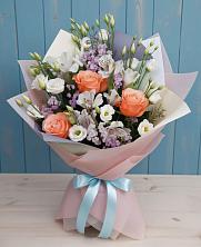 Букет цветов из:  Лизиантусы, Розы, Альстромерии и Гипсофила в Камбилеевском