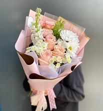 Букет цветов из:  Хризантемы и Розы в Камбилеевском