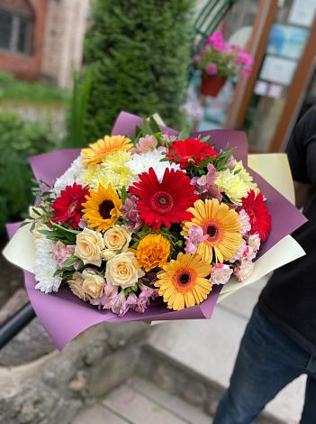 Букет цветов из: Герберы, Ромашки, Хризантемы, Розы и Подсолнухи в Камбилеевском