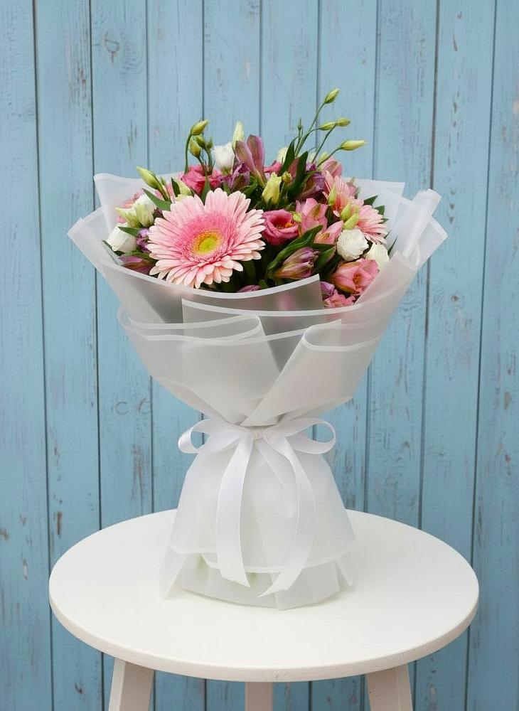 Букет цветов из: Герберы, Альстромерии и Лизиантусы в Камбилеевском