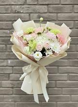 Букет цветов из:  Гвоздики, Розы, Лизиантусы и Хризантемы в Камбилеевском
