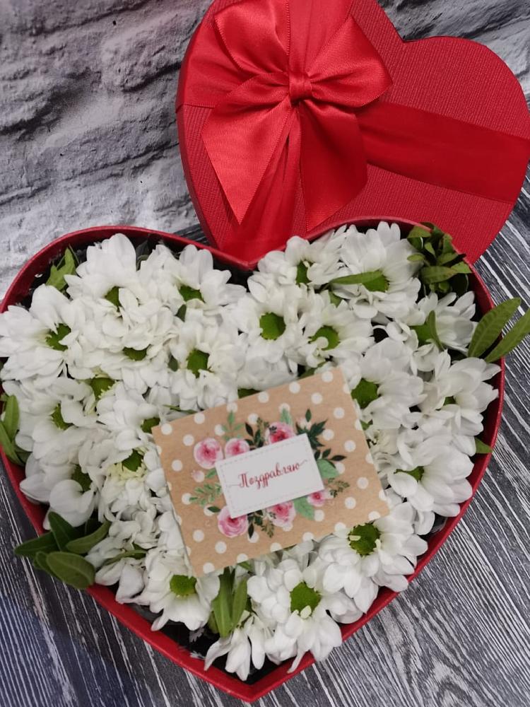 Цветочная композиция из Хризантемы в виде сердца в Камбилеевском