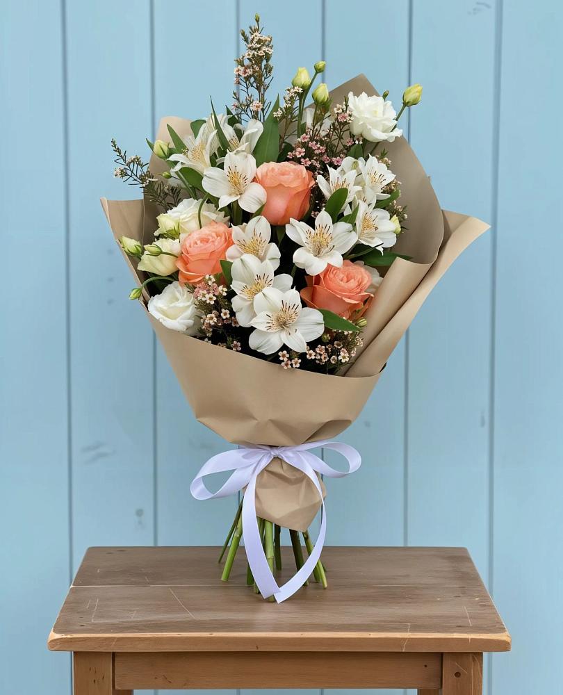 Букет цветов из: Альстромерии, Лизиантусы, Розы и Хризантемы в Камбилеевском