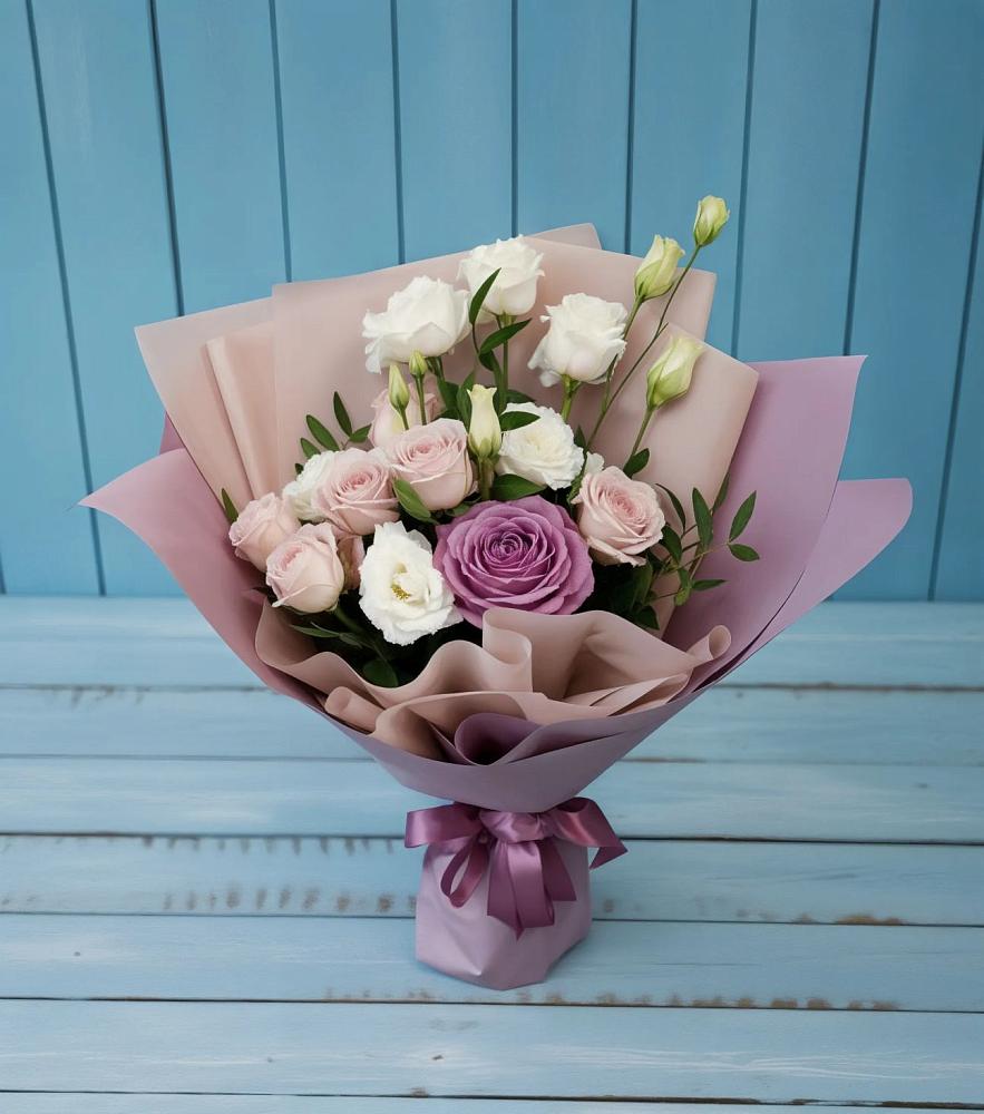 Букет цветов из: Розы и Лизиантусы в Камбилеевском